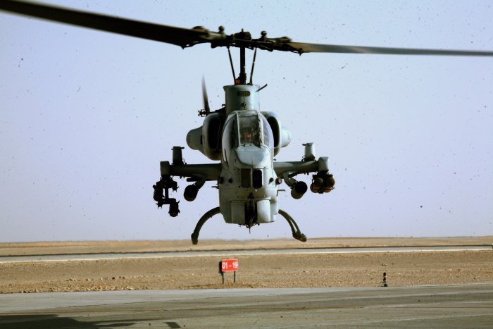 Вертолет Ah-1