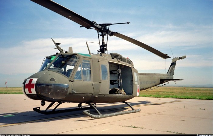 Вертолёт ирокез uh-1 во Вьетнаме