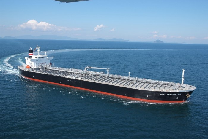 VLCC танкер