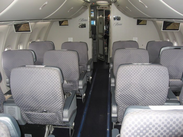 Boeing 737-900 салон