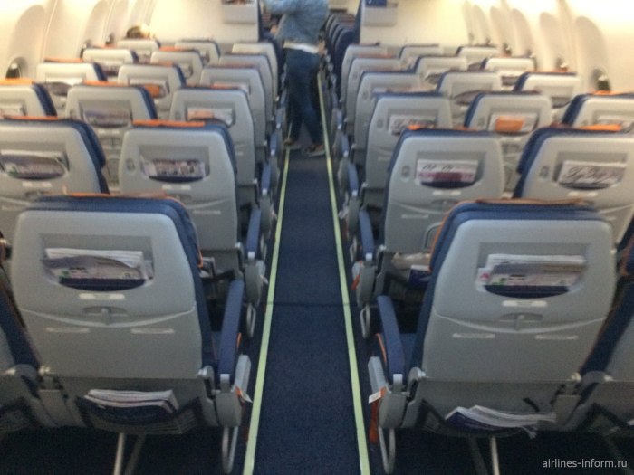 Боинг 737-800 салон эконом