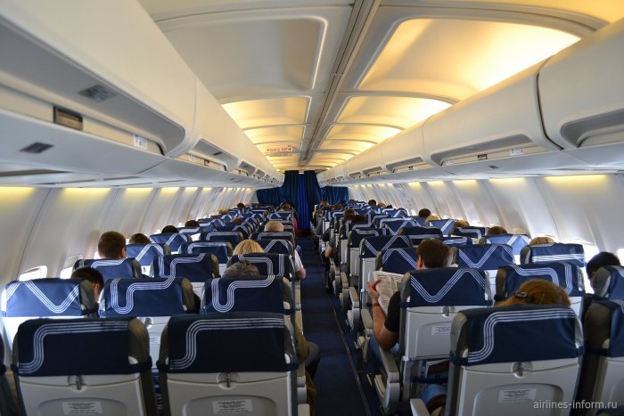 Самолёт Боинг 737-800 внутри