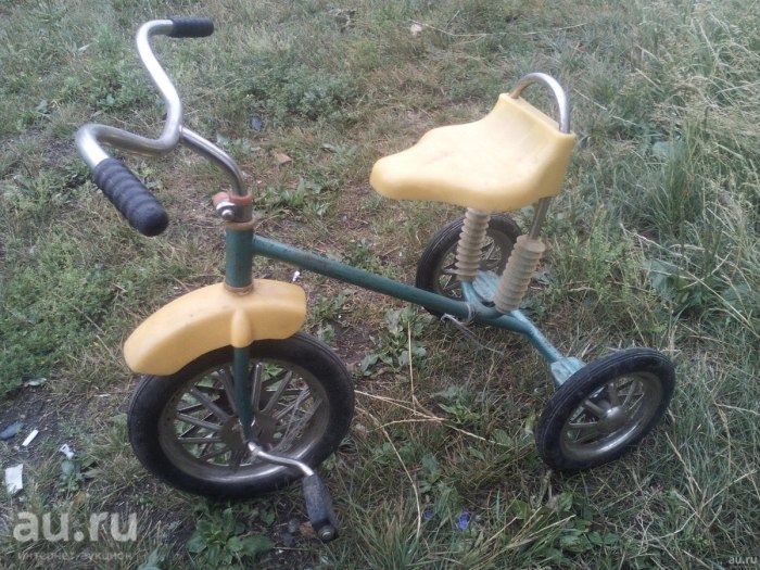 Трёхколёсный велосипед детский 1990 года