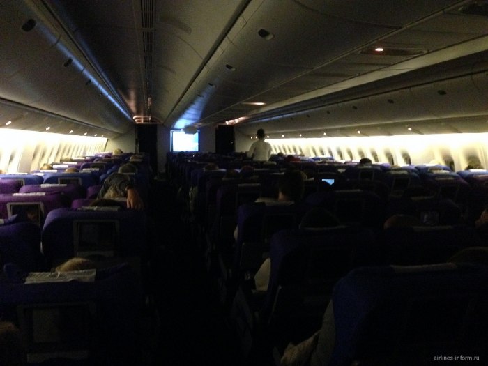 Boeing 777-200 салон