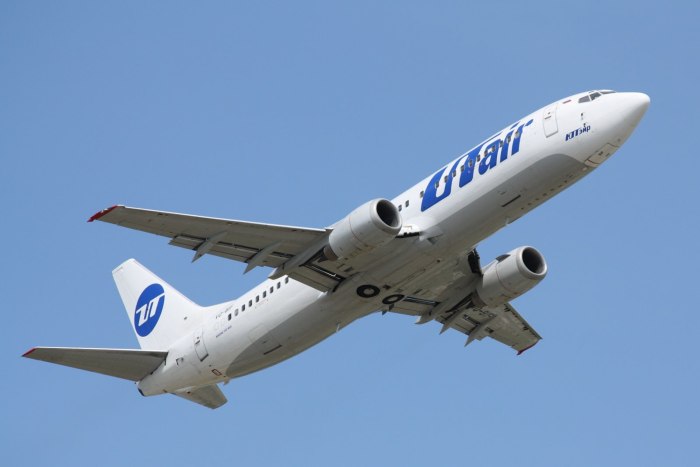 B737-400 UTAIR