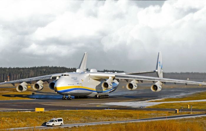 АН-225 Мрия кабина