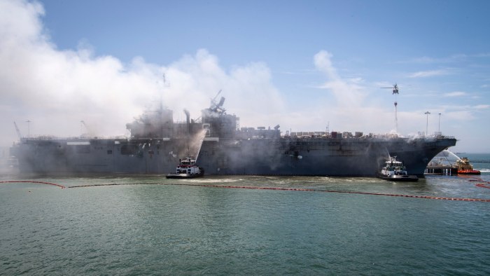 USS Bonhomme Richard пожар
