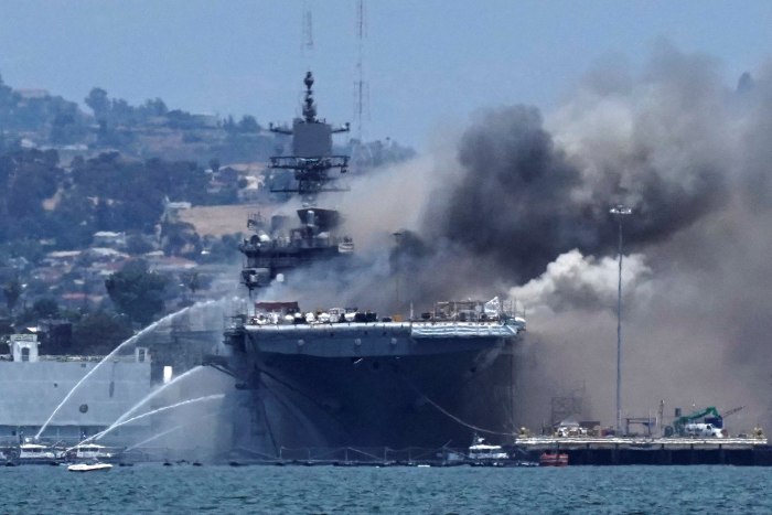 USS Bonhomme Richard пожар