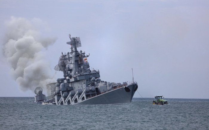Флагман ЧФ ракетный крейсер Москва