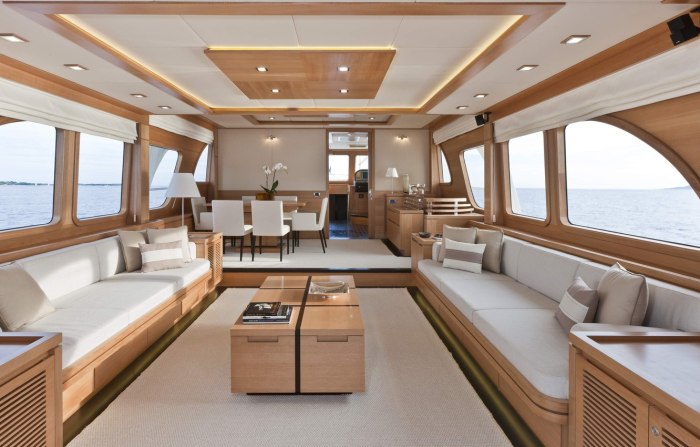Яхта Luxury Yacht