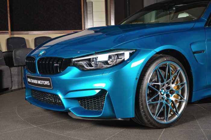 BMW m4 синяя