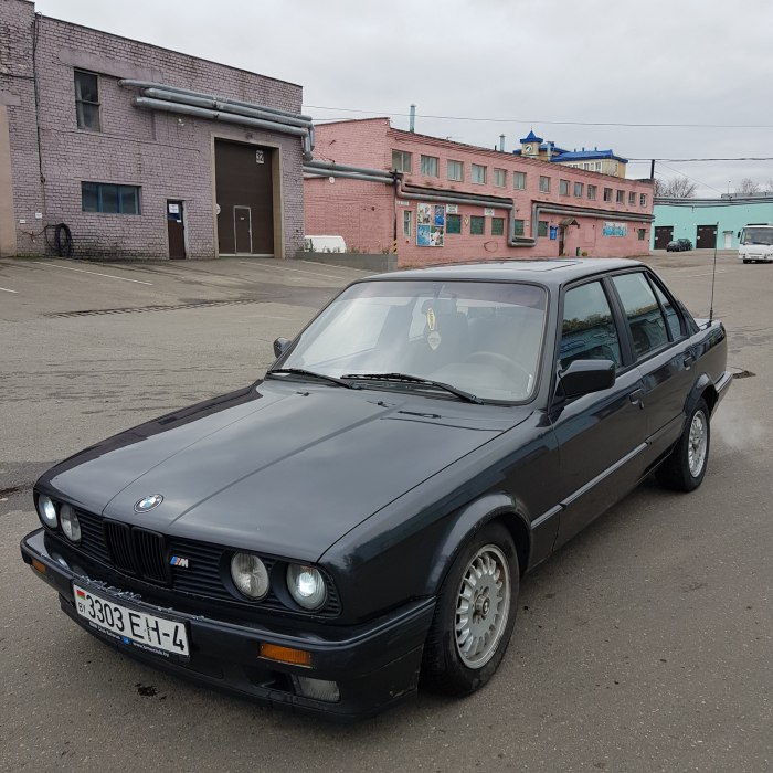 Старая БМВ е30