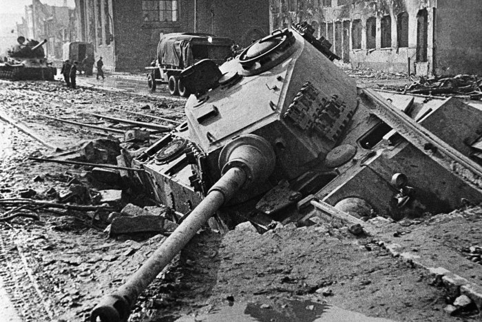 Королевские тигры в Берлине 1945
