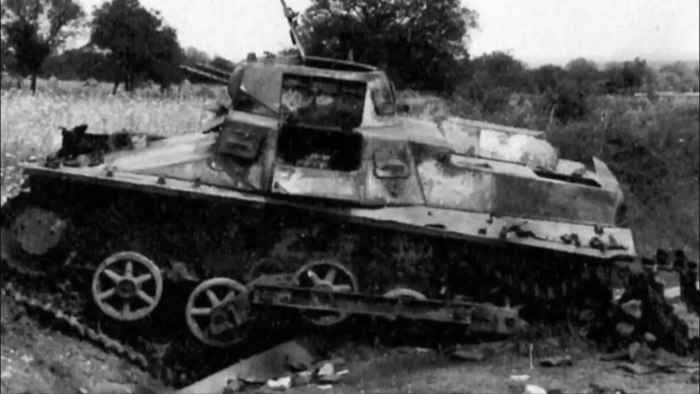 Подбитый PZ Kpfw 1