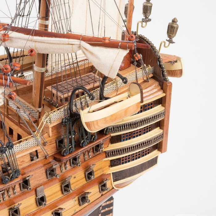 Сборная модель корабля HMS Victory