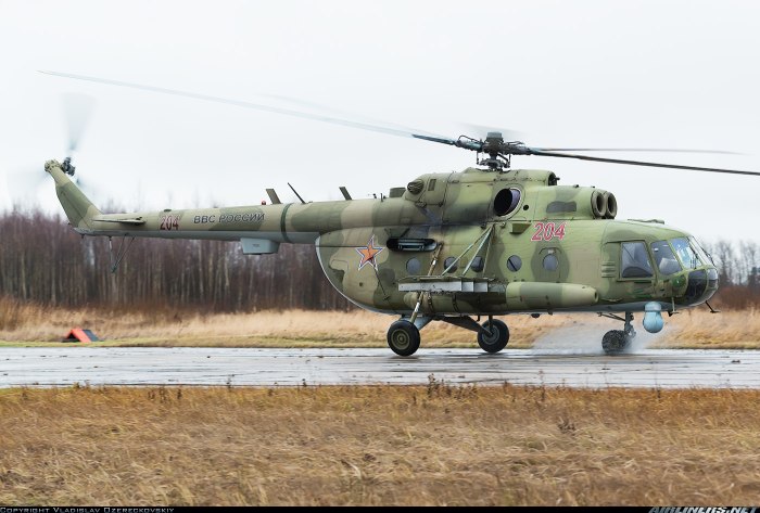 Ми-8 вертолёт сбоку