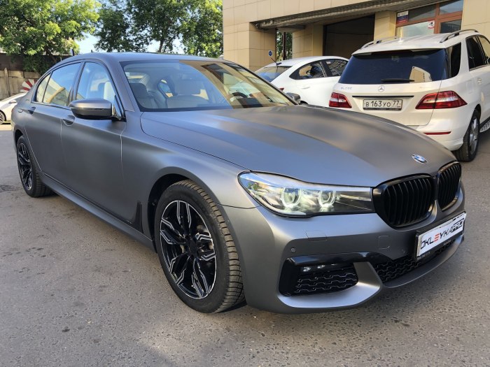 BMW 7 цвет Nardo Grey