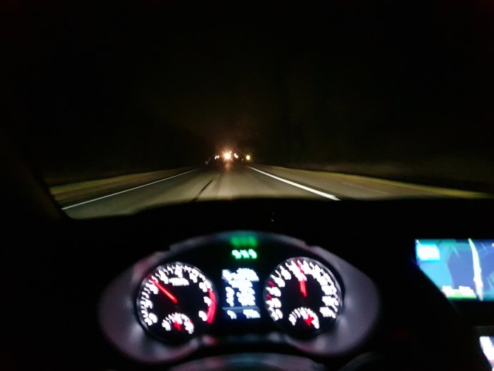 Спидометр БМВ скорость 200