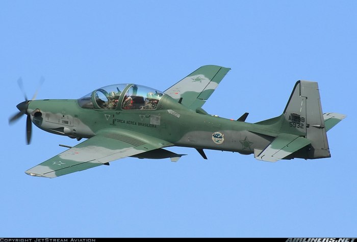 Embraer EMB 314 super Tucano самолет