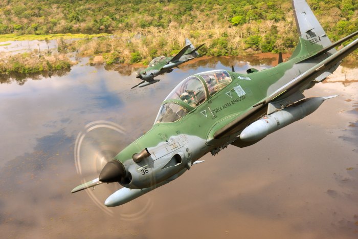 Embraer EMB 314 super Tucano самолет