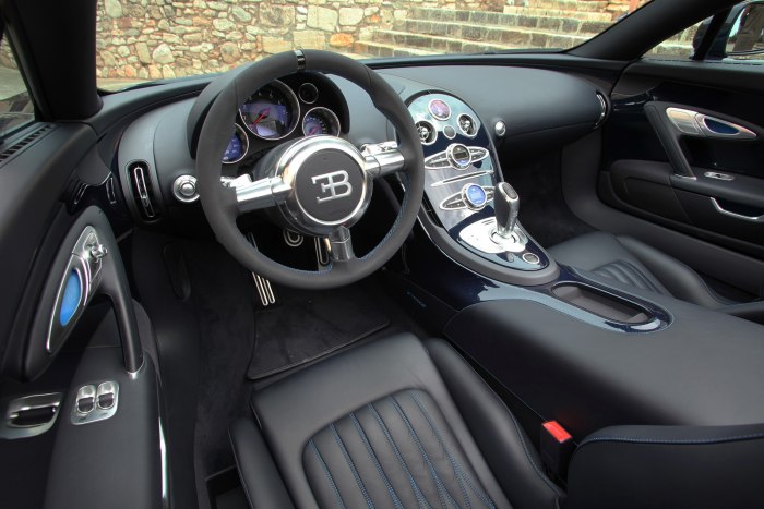 Bugatti Veyron 16 4 Grand Sport Vitesse в салоне