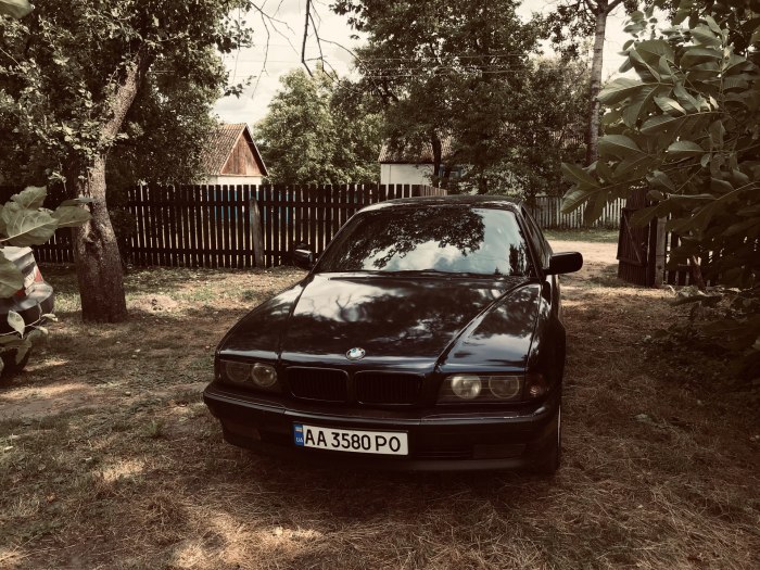 Фото БМВ В деревне