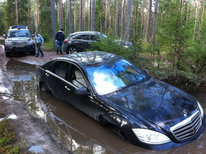 Мерседес s223 в грязи
