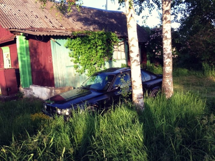 Фото БМВ В деревне