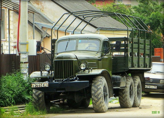 Военный грузовик ЗИЛ 157
