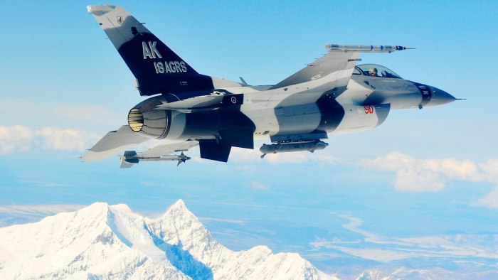 F16 истребитель