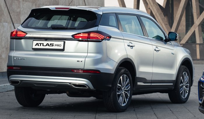 Кроссовер Geely Atlas Pro
