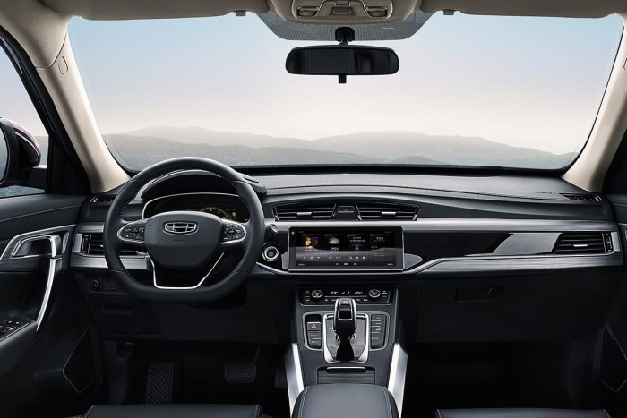 Новый Geely Atlas Pro 2021