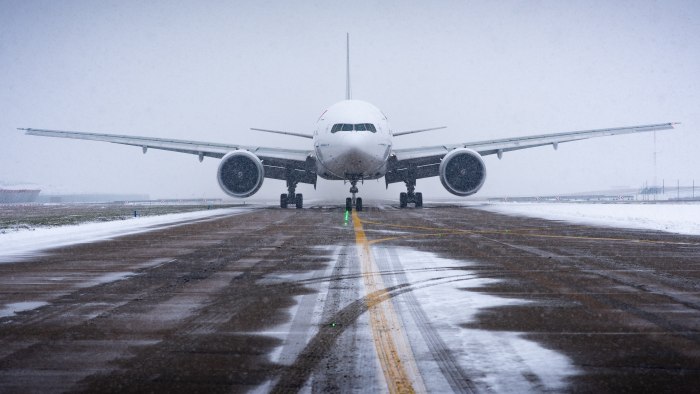 Боинг 777 взлетает