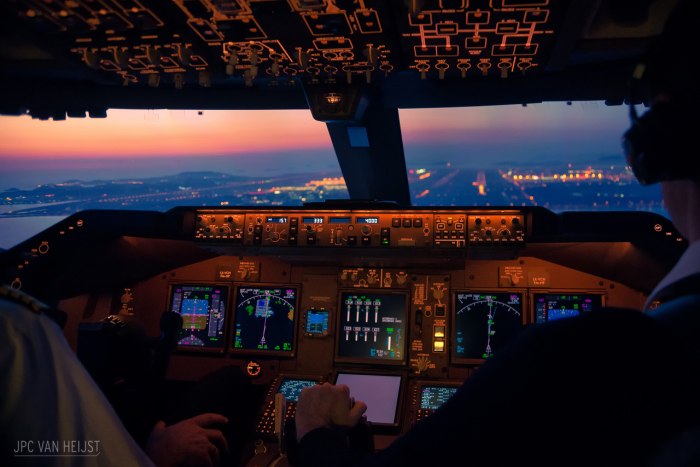 Взлёт Боинга 747 из кабины пилота