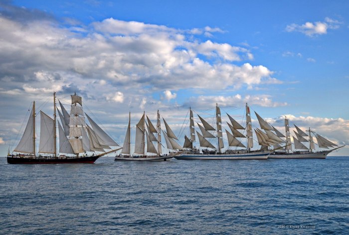 Два корабля в море