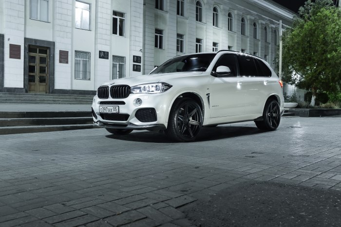 BMW x5m белый