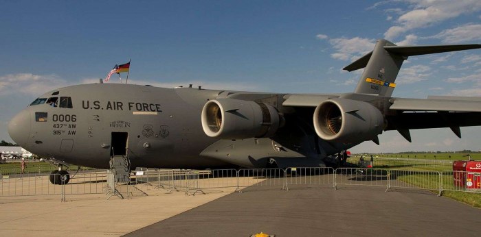 Самолет c-17 Globemaster III