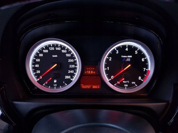 БМВ е90 спидометр
