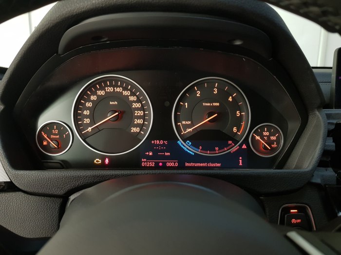 BMW f30 приборная панель