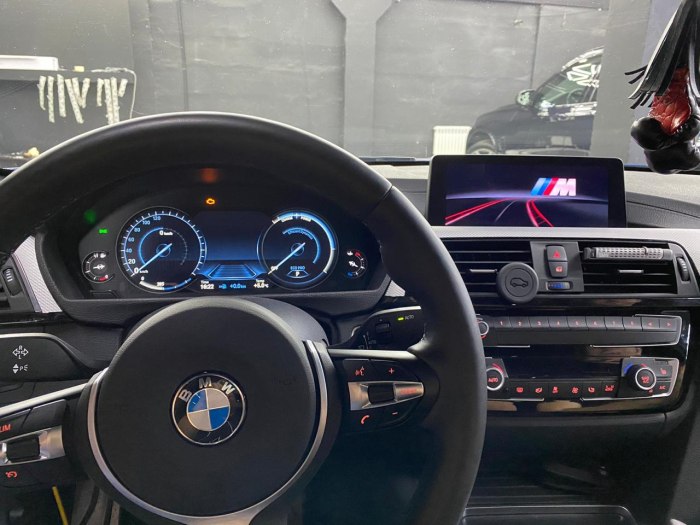 BMW приборная панель 2020