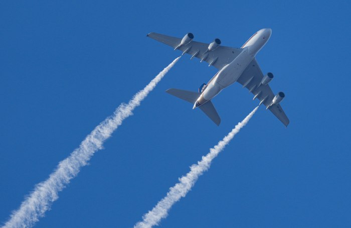 Зачем самолет сбрасывает топливо перед посадкой