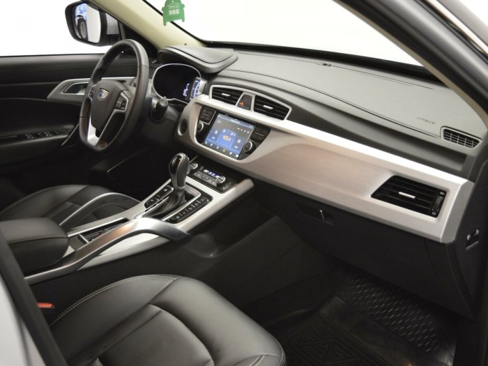 Geely Atlas интерьер