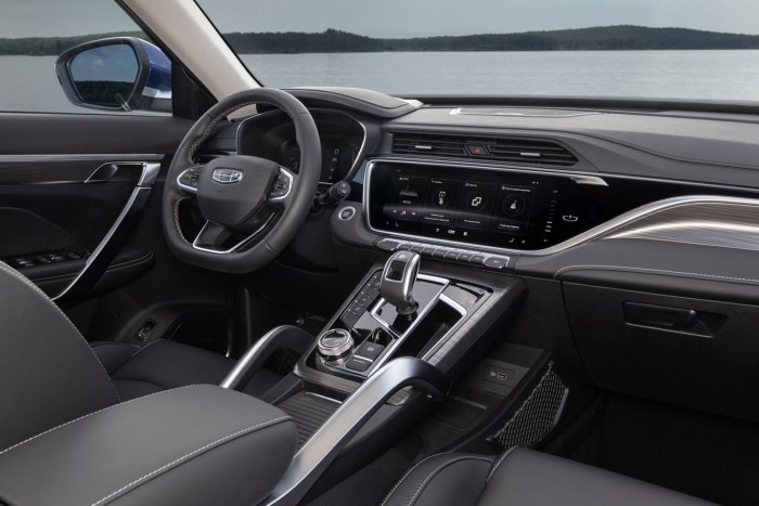 Машина Geely Atlas 2023