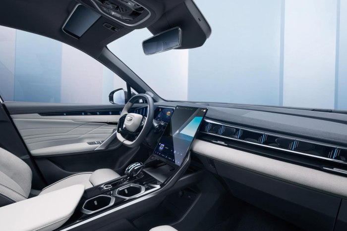 Новый Geely Atlas