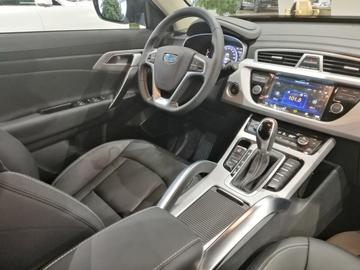 Geely Atlas салон