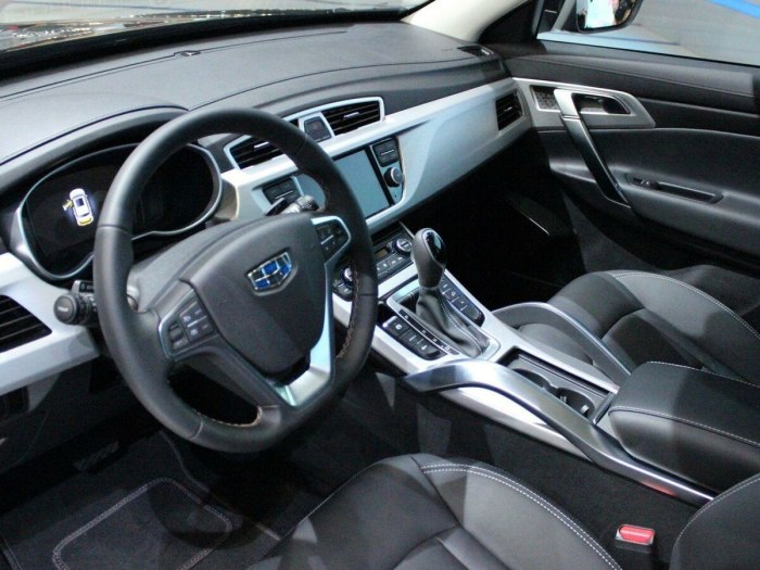 Geely Atlas 2.4 салон