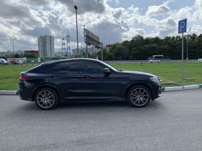 Черный BMW x4 g02