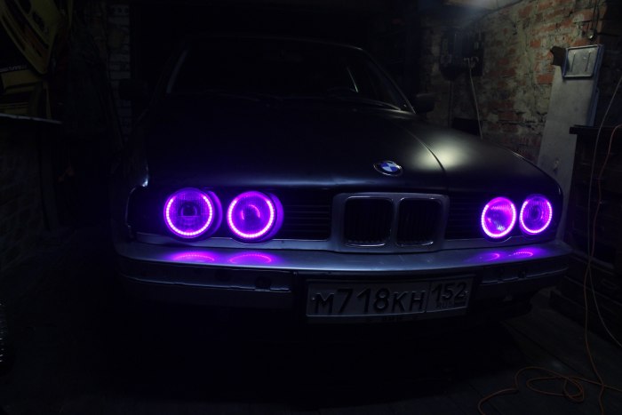 BMW e34 красные ангельские глазки