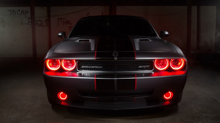 Dodge Challenger ангельские глазки