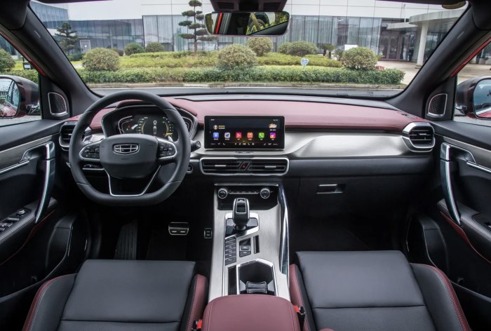 Geely Coolray салон